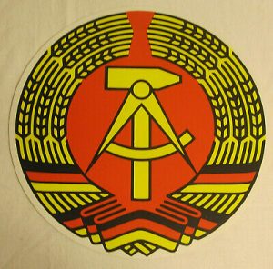 Hammer und Zirkel im Ährenkranz